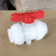 江苏润和pvdf管与大小头放入成形模具